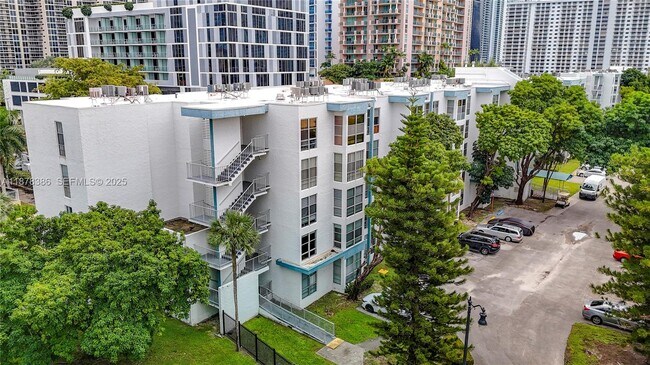 Building Photo - 17620 Atlantic Blvd