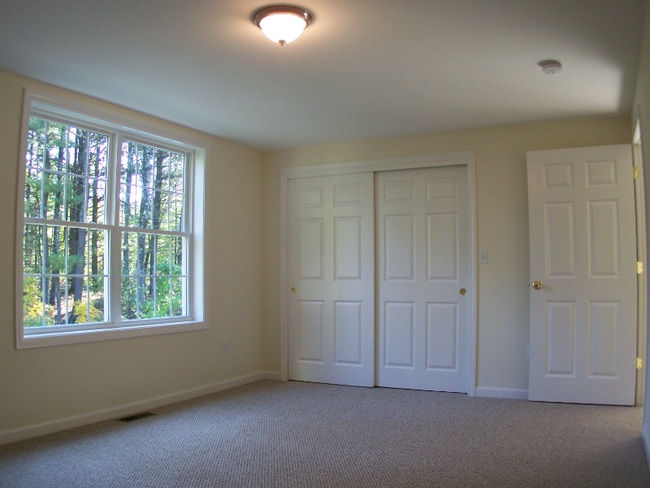 Building Photo - 4 Jessica Ln