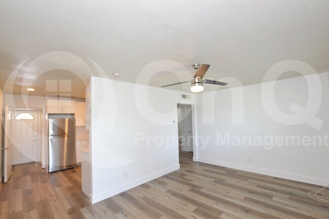 Building Photo - 1202 E Kaler Dr