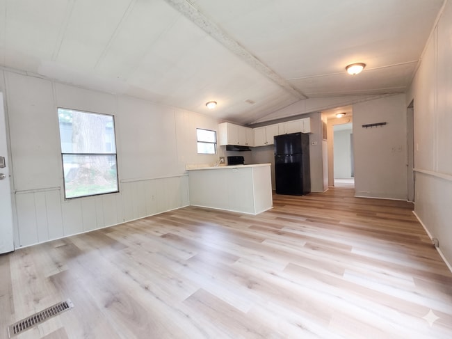 Building Photo - 412 McElhaney Rd