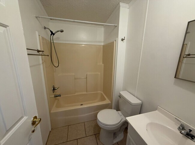 Building Photo - 3 Bedroom / 2 Bath House On A Acre