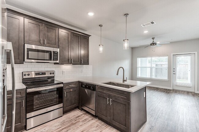 Building Photo - Limited-Time Offer: 2 Weeks Free on Modern 1-Bed!