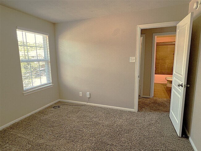Building Photo - 17222 Hannah Oaks Ln