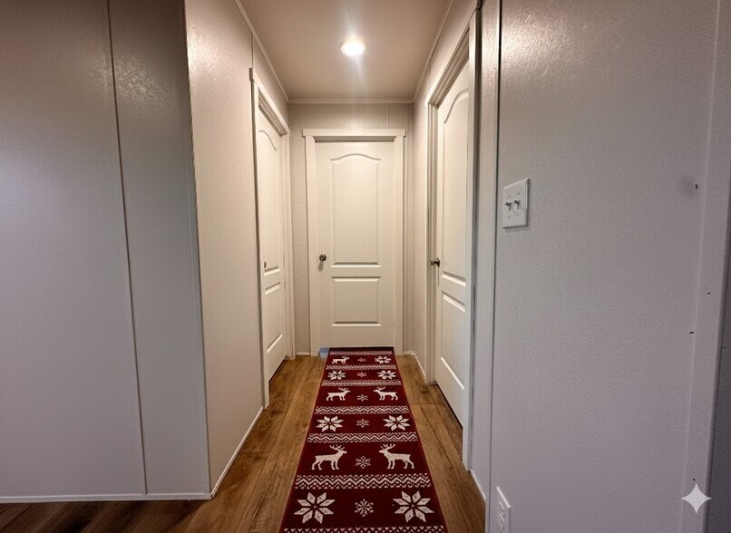 Building Photo - 18 Jubilee St