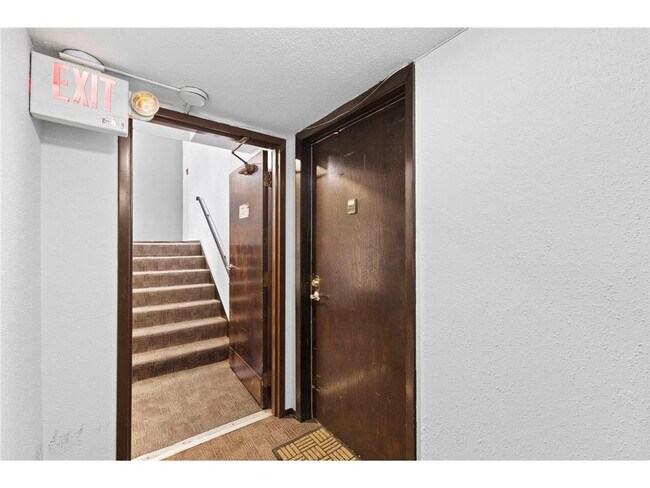 Building Photo - 520 Ridgewood Ave
