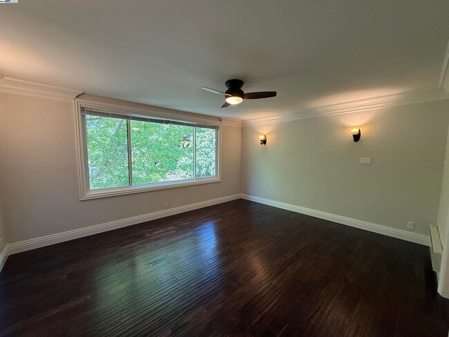 Building Photo - 470 Hale St