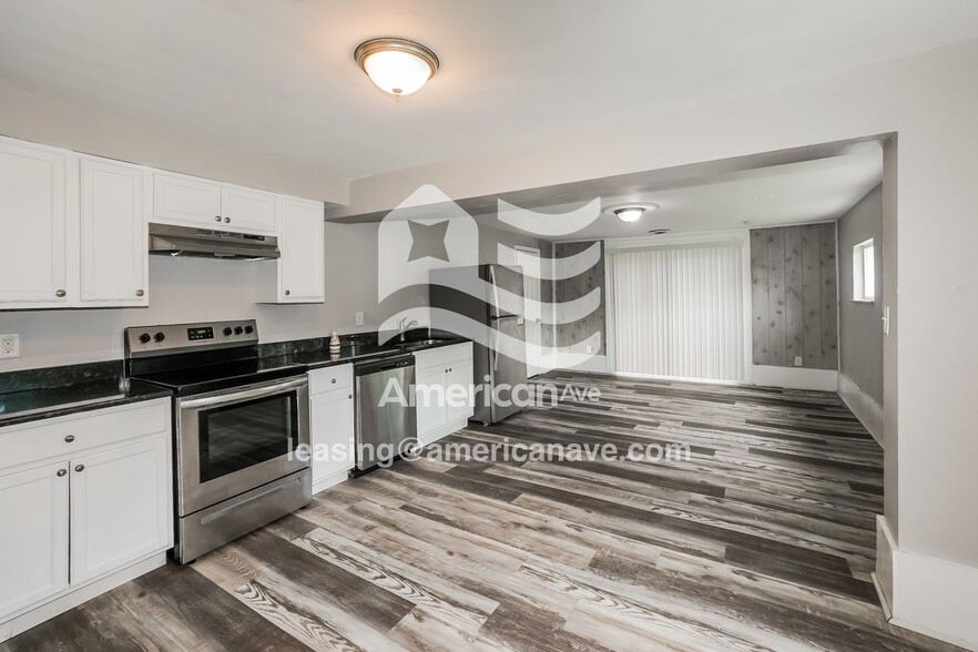 Building Photo - 5085 Adella St
