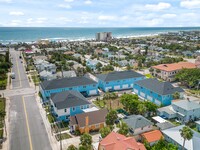 Building Photo - Stunning Beachside Townhouse