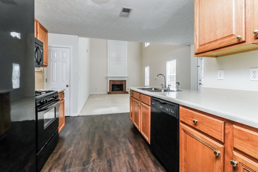 Building Photo - 3425 Sandlake Dr SW