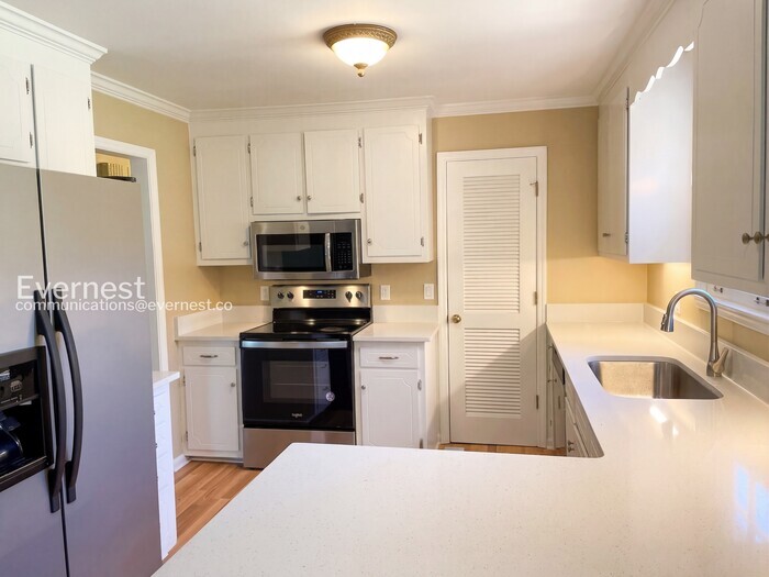 Building Photo - 1203 Countryside Dr