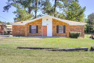 Building Photo - Excellent Newly Renovated Home!
