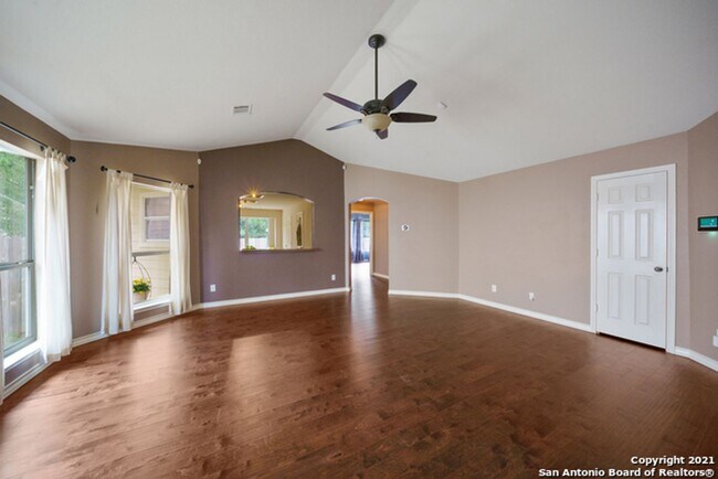 Building Photo - 9010 Hilltop Crossing Dr