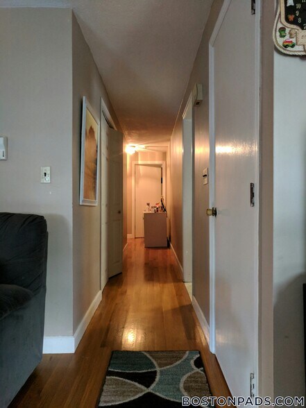 Building Photo - 92 Sylvia St