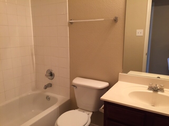 Building Photo - 2524 Tan Oak Dr
