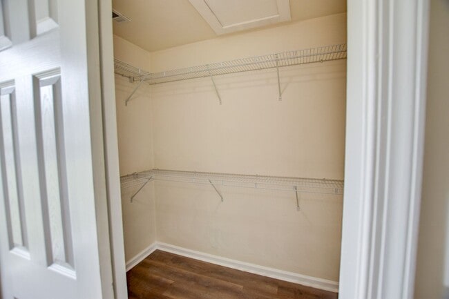 Building Photo - 3900 Raintree Ct