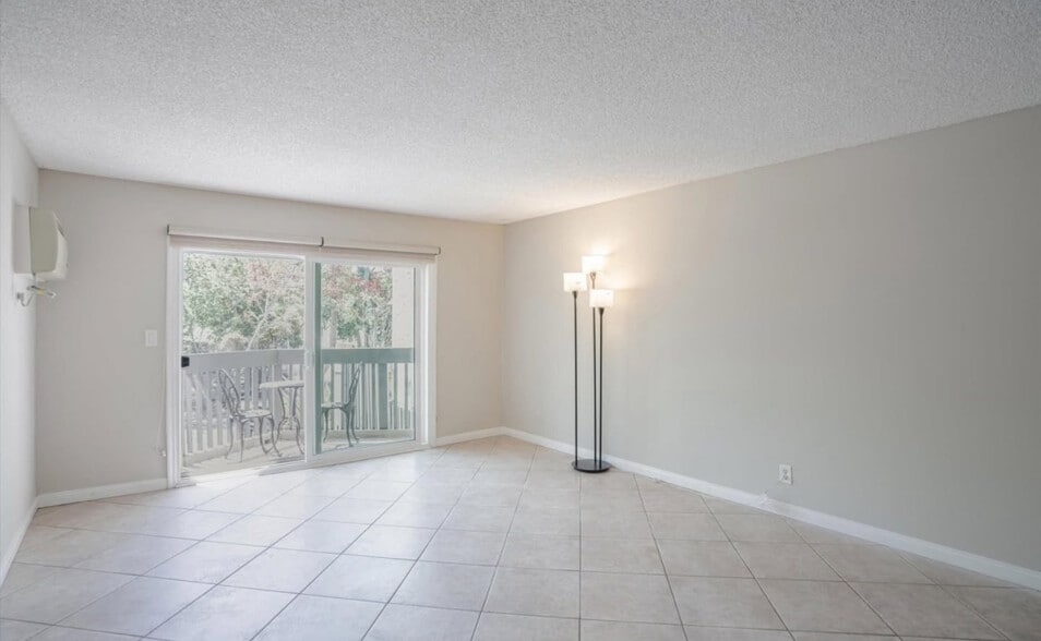 Building Photo - 8577 Rugby Dr