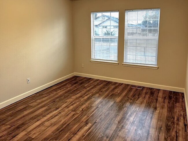 Building Photo - 1435 N Inez Pl