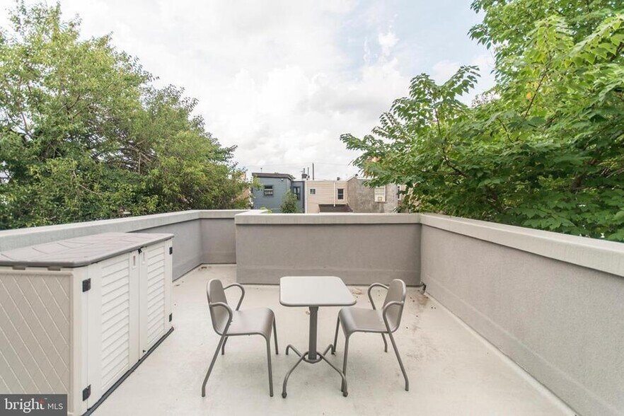 Building Photo - 2817 W Girard Ave