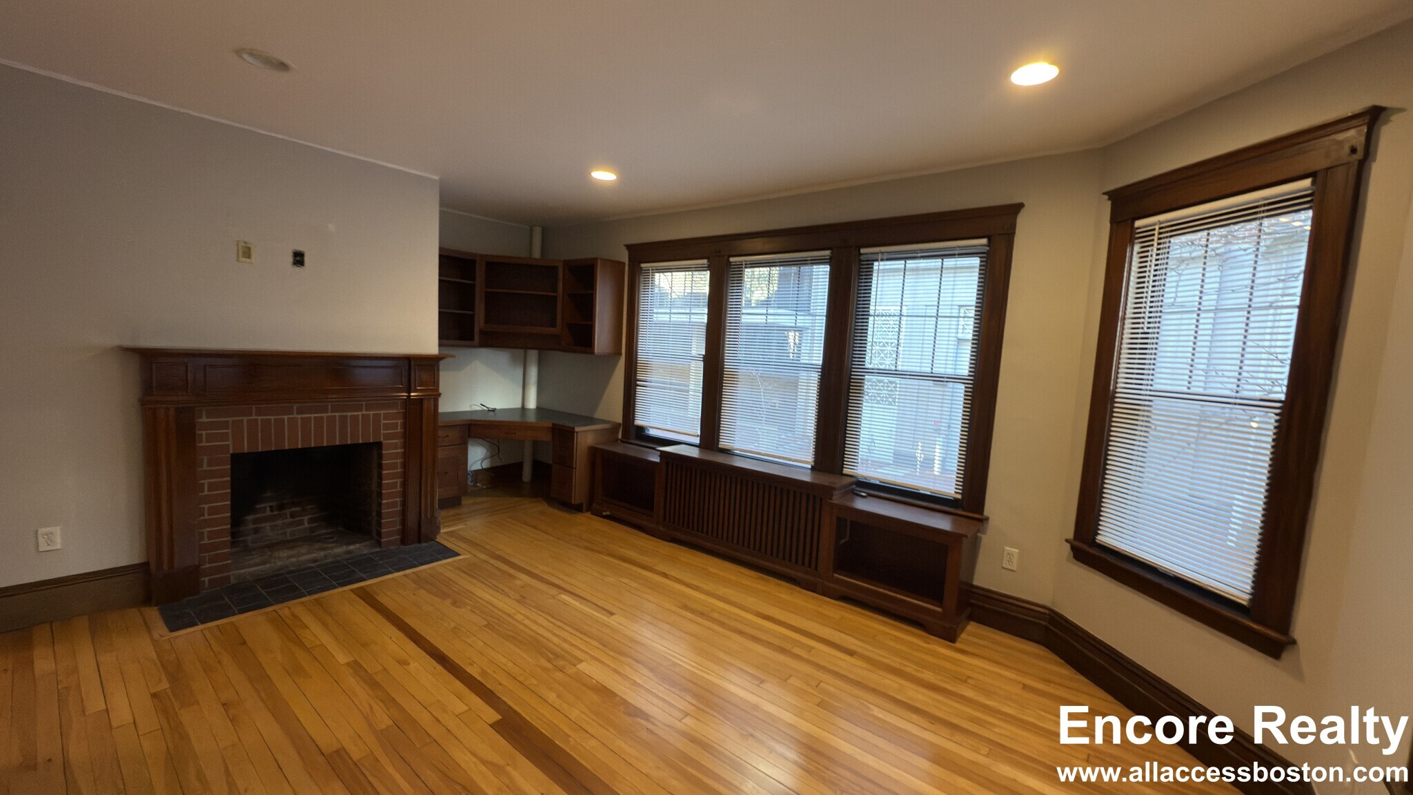 Building Photo - 13 Story St