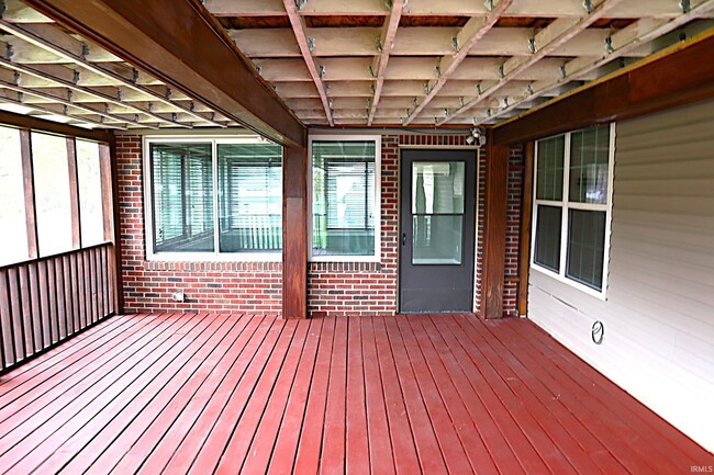 Building Photo - 3900 Bronson Ln