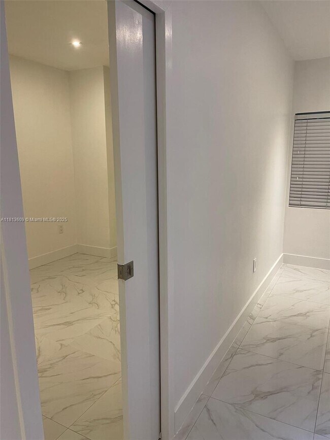 Building Photo - 3340 SW 139th Ave