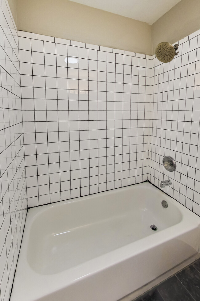 Building Photo - 2709 W Chicago Ave