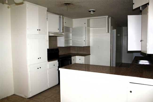Building Photo - 423 Waller Dr