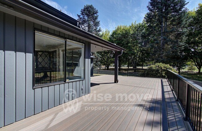 Building Photo - Felida Park- 4 Bedrooms on 1.5 Acres