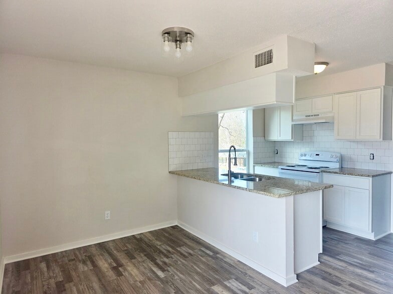Building Photo - 1020 Autumn Cir
