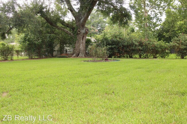 Building Photo - 3 br, 1.5 bath House - 1606 McNutt Drive
