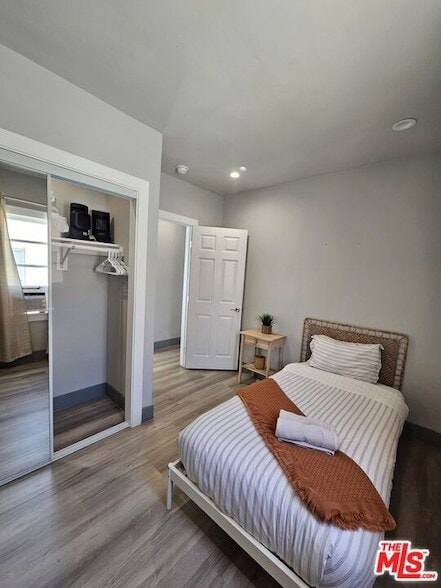 Building Photo - 1559 1/2 S Harvard Boulevard Unit