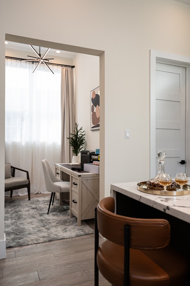 Building Photo - 913 Thompson St