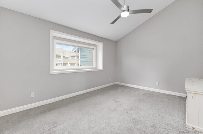 Building Photo - 418 Summer View Cir
