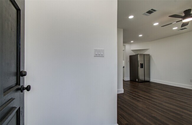 Building Photo - 7530 Park Pl Blvd