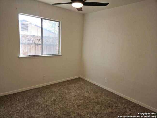 Building Photo - 4 Bedroom one story in Silver Creek