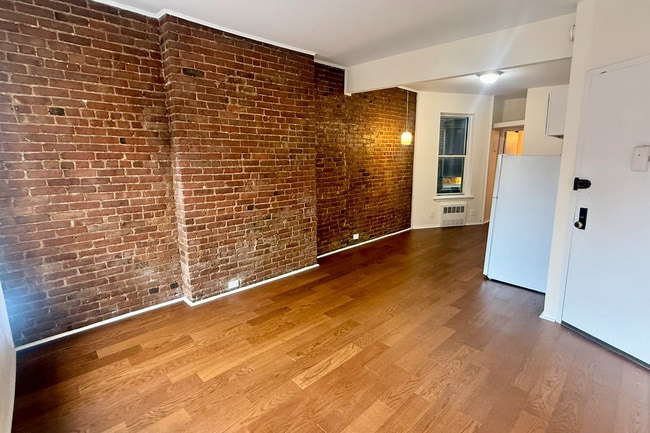 Building Photo - 2274 Broadway