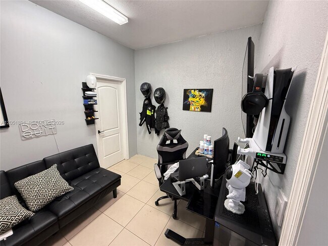 Building Photo - 9350 SW 171st Ct