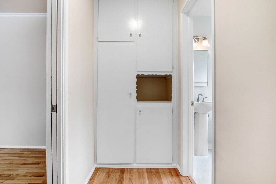 Building Photo - 2015-2019 4th Street in Santa Monica - steps to Main St. and the beach!