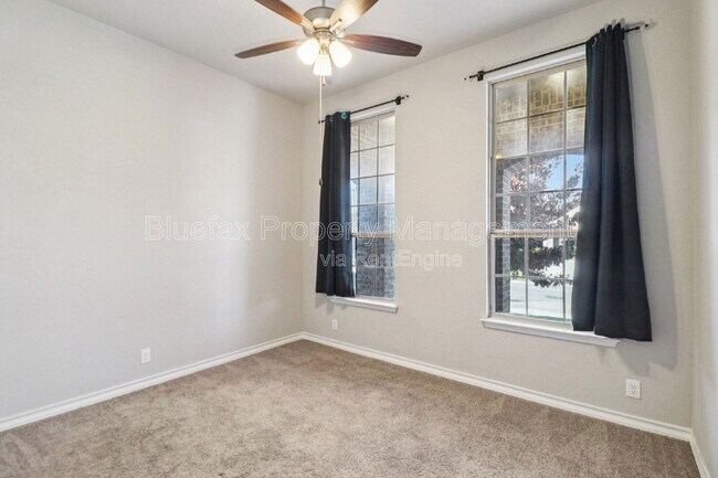 Building Photo - 10208 High Noon Dr