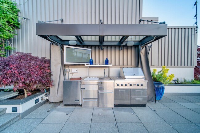 Building Photo - 2Bd/2.5Ba Seattle  Penthouse
