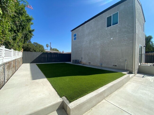 Building Photo - 4BD/2BA on La Dorna (Lease out, pending si...