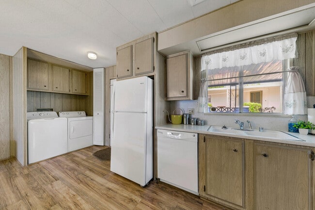 Building Photo - 39345 Moronga Canyon Dr