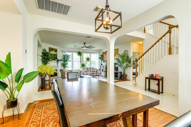 Building Photo - 618 Bending Bough Dr