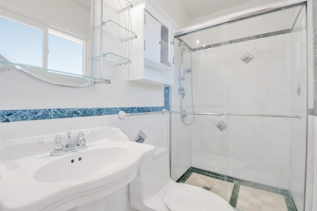 Building Photo - 2280 Rollingwood Dr