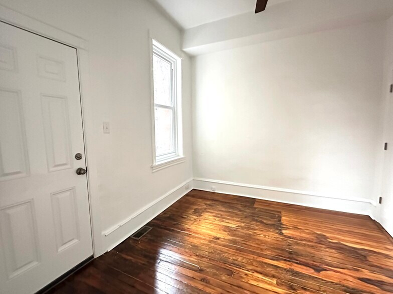 Bedroom at the rear of the apartment, which leads out to the private back garden area. Measures 11'3 - 336 Fitzwater St