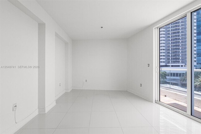 Building Photo - 6362 Collins Ave