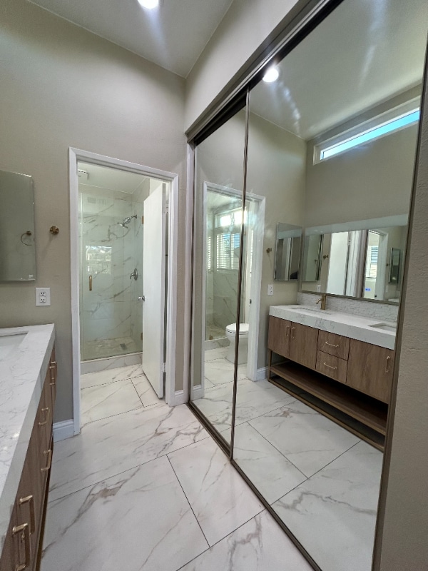 Building Photo - 1742 Oakview Way