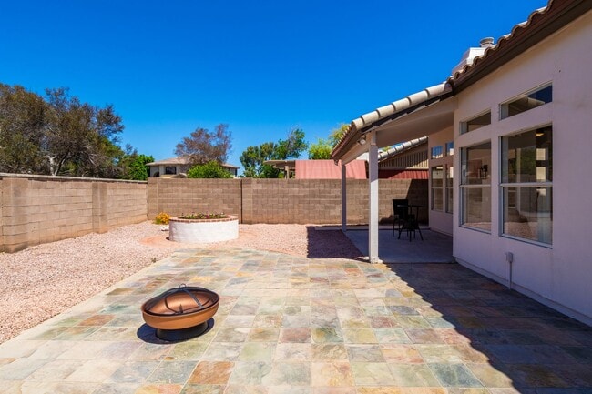 Building Photo - Beautiful updated 4 bedroom plus, 2 bath home in Chandler