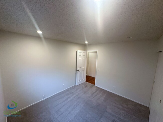 Building Photo - $4095 - Beautiful Remodeled Home on Cul-de...