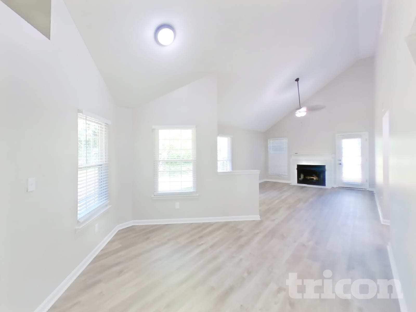Building Photo - 2701 Riverbend Dr